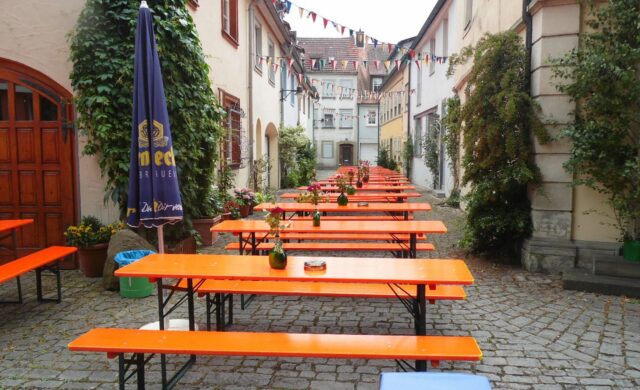 leere Bierbänke_Zürch Kirchweih_Bild 2