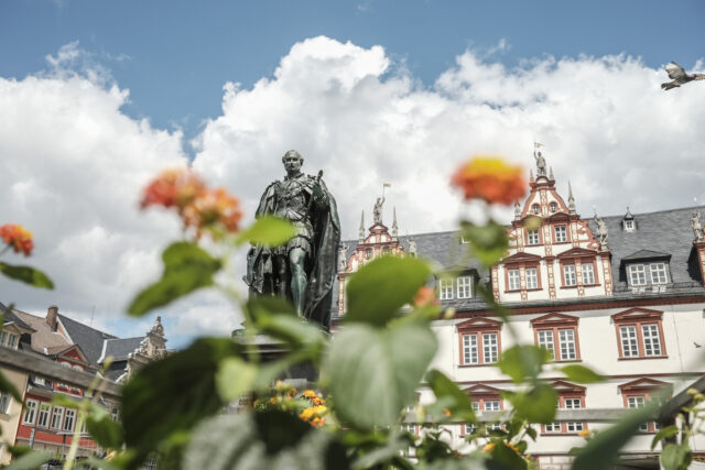 prinz-albert-denkmal-marktplatz-c-coburg-marketing-rainer-brabec