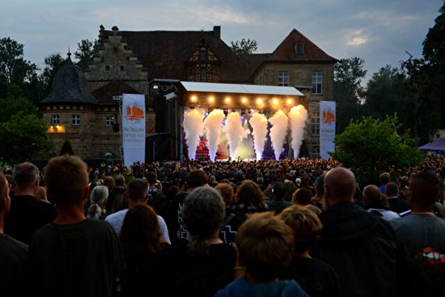 Stahl1zeit+SchlossEyrichshof-OEL-2022_Helmut Oelschlege l